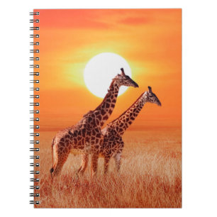 Carnet Girafe dans la savane africaine contre le dos