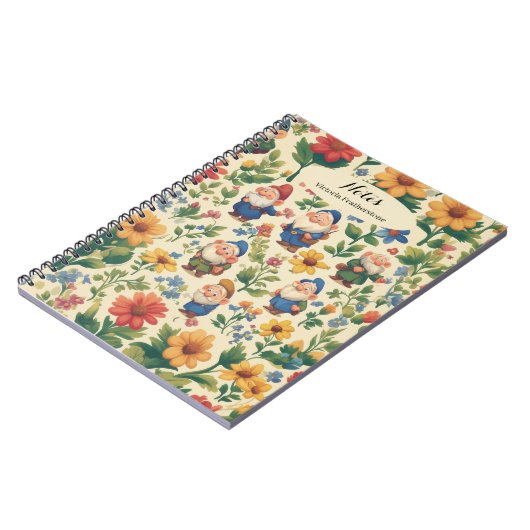 Carnet Gnome a flower motif design (Côté gauche)