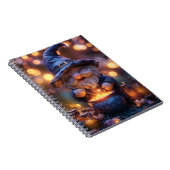 Carnet Gnome souriant Stirring Magic Pot (Côté Droit)