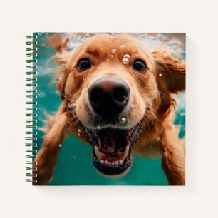 Carnet Golden Retriever heureux nageant sous l'eau