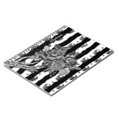 Carnet Gothique monochrome rayé crânes et roses (Côté gauche)