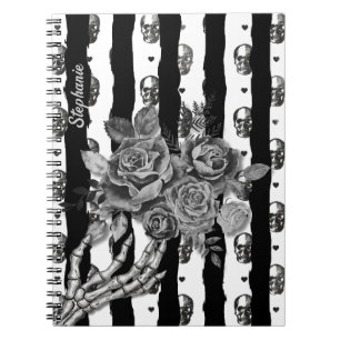 Carnet Gothique monochrome rayé crânes et roses