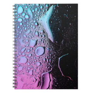 Carnet gouttelettes d'eau sur panneau de verre