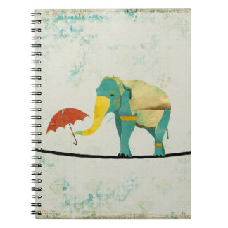 Carnet gracieux d'éléphant d'or
