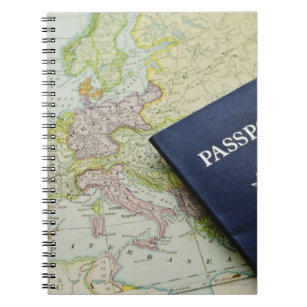 Carnet Gros plan du passeport sur la carte européenne