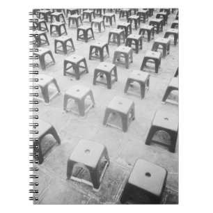 Carnet Hanoï Vietnam, des outils en plastique au temple 