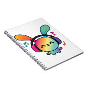 Carnet Happy Bunny avec écouteurs écoutant de la musique. (Côté Droit)