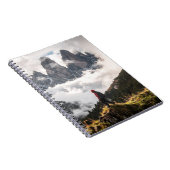 Carnet homme sur des montagnes brumeuses (Côté Droit)