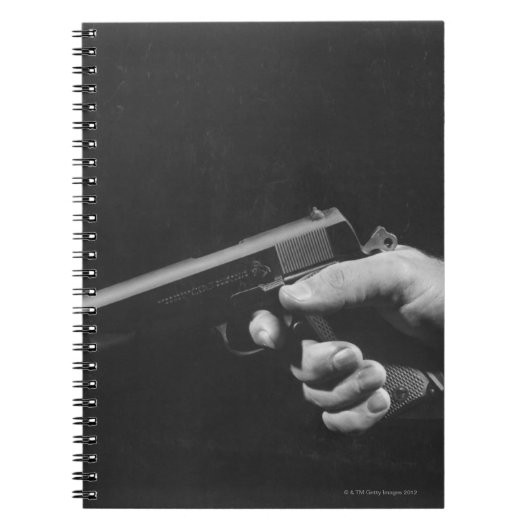 Carnet Homme tenant l'arme à feu (Devant)