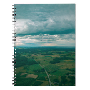 Carnet image de drone. vue aérienne de la zone rurale ave