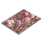 Carnet La couleur printanière vive de la floraison de cer (Côté gauche)