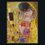 Carnet Le baiser de Gustav Klimt, Art Nouveau Vintage<br><div class="desc">Le tableau ultime de l'amour, un beau design pour célébrer la Saint Valentin avec! The Kiss (détail) (1907-1908) de Gustav Klimt est un symbole de l'époque victorienne vintage de l'amour d'art et de la peinture romantique mettant en scène un couple romantique dans différentes nuances d'or, motifs et symboles, partageant un...</div>