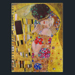 Carnet Le baiser de Gustav Klimt, Art Nouveau Vintage<br><div class="desc">Le tableau ultime de l'amour, un beau design pour célébrer la Saint Valentin avec! The Kiss (détail) (1907-1908) de Gustav Klimt est un symbole de l'époque victorienne vintage de l'amour d'art et de la peinture romantique mettant en scène un couple romantique dans différentes nuances d'or, motifs et symboles, partageant un...</div>