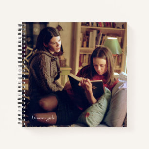 Carnet Lorelai et Rory assis dans la chambre