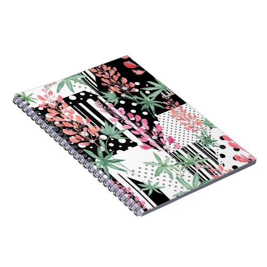 Carnet Lupines sur un patchwork arrière - plan noir et bl (Côté Droit)