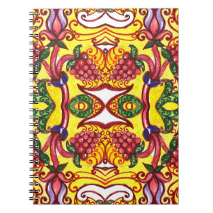 Carnet Main Dessinée : Élégance Ornementale Florale.