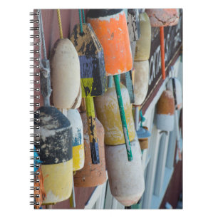 Carnet Maine, Bar Harbor. Bouées colorées de casiers à ho