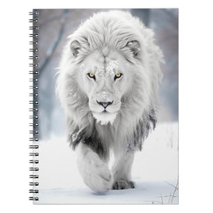 Carnet Majestueux Lion Blanc dans un Décor de Paysage Hiv