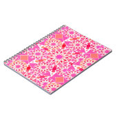 Carnet Mandala motif, tons rose et corail (Côté gauche)