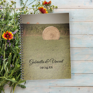 Carnet Mariage campagnard Farm Hay Bales