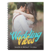 Carnet mariage vibes rétro script couple photo planner (Devant)