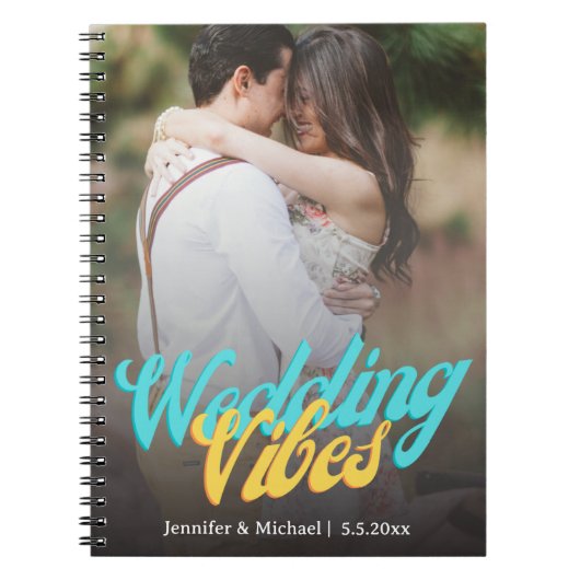 Carnet mariage vibes rétro script couple photo planner (Devant)