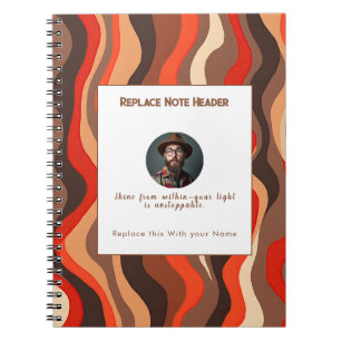 Carnet Marron foncé personnalisé et motif ondulé rouge