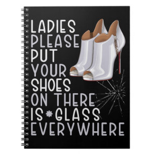 Carnet Mettez vos chaussures sur les dames il y a du verr