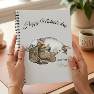 Carnet Mignonne chatte maman allaitant ses petits chatons