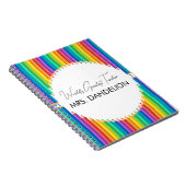 Carnet Monde Enseignant le plus grand Rainbow Crayons Sch (Côté Droit)