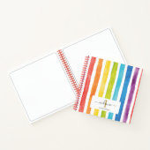 Carnet Monogramme de nom de script en rayures arc-en-ciel (Intérieur)
