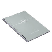 Carnet Monogramme minimaliste Vert Sage Girl Nom (Côté Droit)
