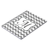 Carnet Monogramme moderne en argent Chevron (Côté gauche)