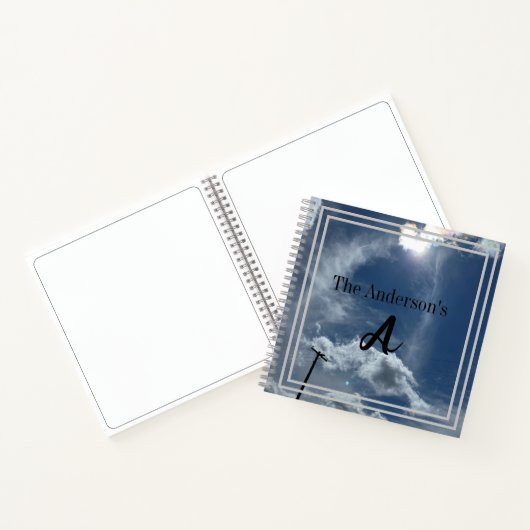 Carnet Monogramme Photo Ciel bleu clair nuageux avec Sund (Intérieur)