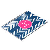 Carnet Motif Chevron avec Monogram - Navy Magenta (Côté gauche)
