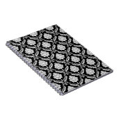 Carnet Motif Damassé Rococo Blanc sur Fond Noir (Côté Droit)