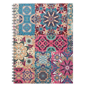 Carnet Motif en patchwork floral sans couture. Vérificate