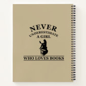 Carnet ne sous-estimez jamais une fille qui aime les livr (Dos)