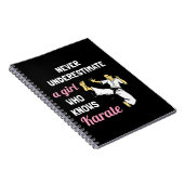 Carnet Ne Sous-Estimez Jamais Une Fille Qui Connaît Karat (Côté Droit)