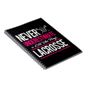 Carnet Ne Sous-Estimez Jamais Une Fille Qui Joue Lacrosse (Côté Droit)