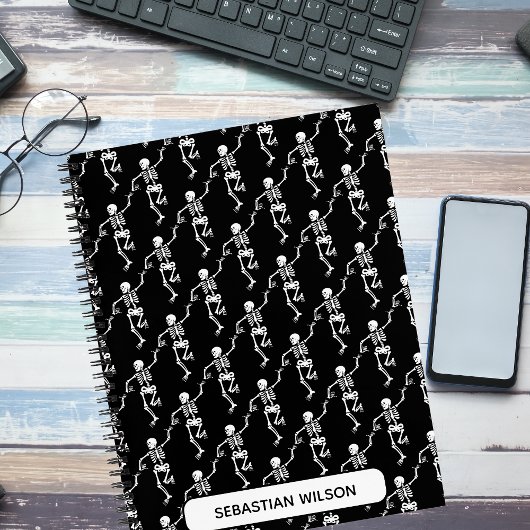 Carnet Noir et blanc Halloween Dancing Skeletons Monogram