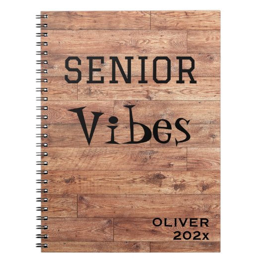 Carnet Nom, année || Vibes rétro en bois rustique (Devant)