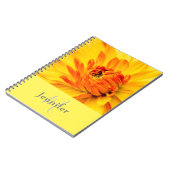 Carnet Nom du monogramme personnalisé Orange Jaune Dahlia (Côté gauche)