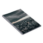 CARNET NUAGE FONCÉ AU-DESSUS DES BÂTIMENTS DE LA VILLE (Côté Droit)