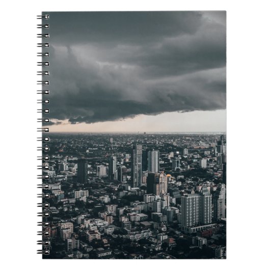 CARNET NUAGE FONCÉ AU-DESSUS DES BÂTIMENTS DE LA VILLE (Devant)
