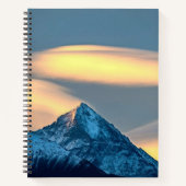 Carnet Nuages uniques sur des montagnes enneigées (Devant)