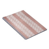 Carnet Or rose métallique, texture dentelle blanc cassé. (Côté Droit)
