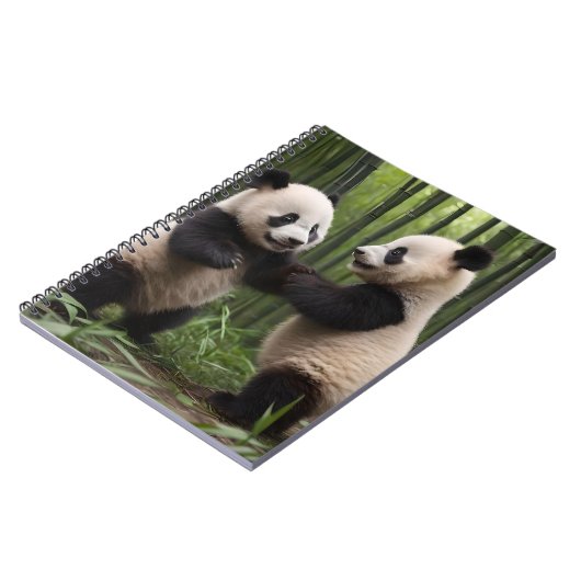 Carnet Pandas Bébés En Jeu Dans Une Forêt De Bambou, (Côté gauche)