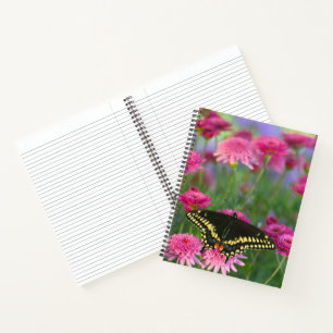 Carnet Papillon noir à queue fourchue sur une fleur rose