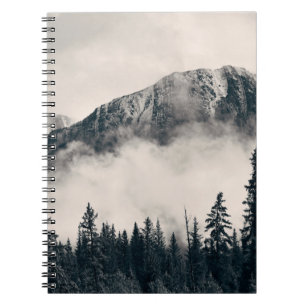 Carnet Parc national Banff - montagnes brumeuses et forêt